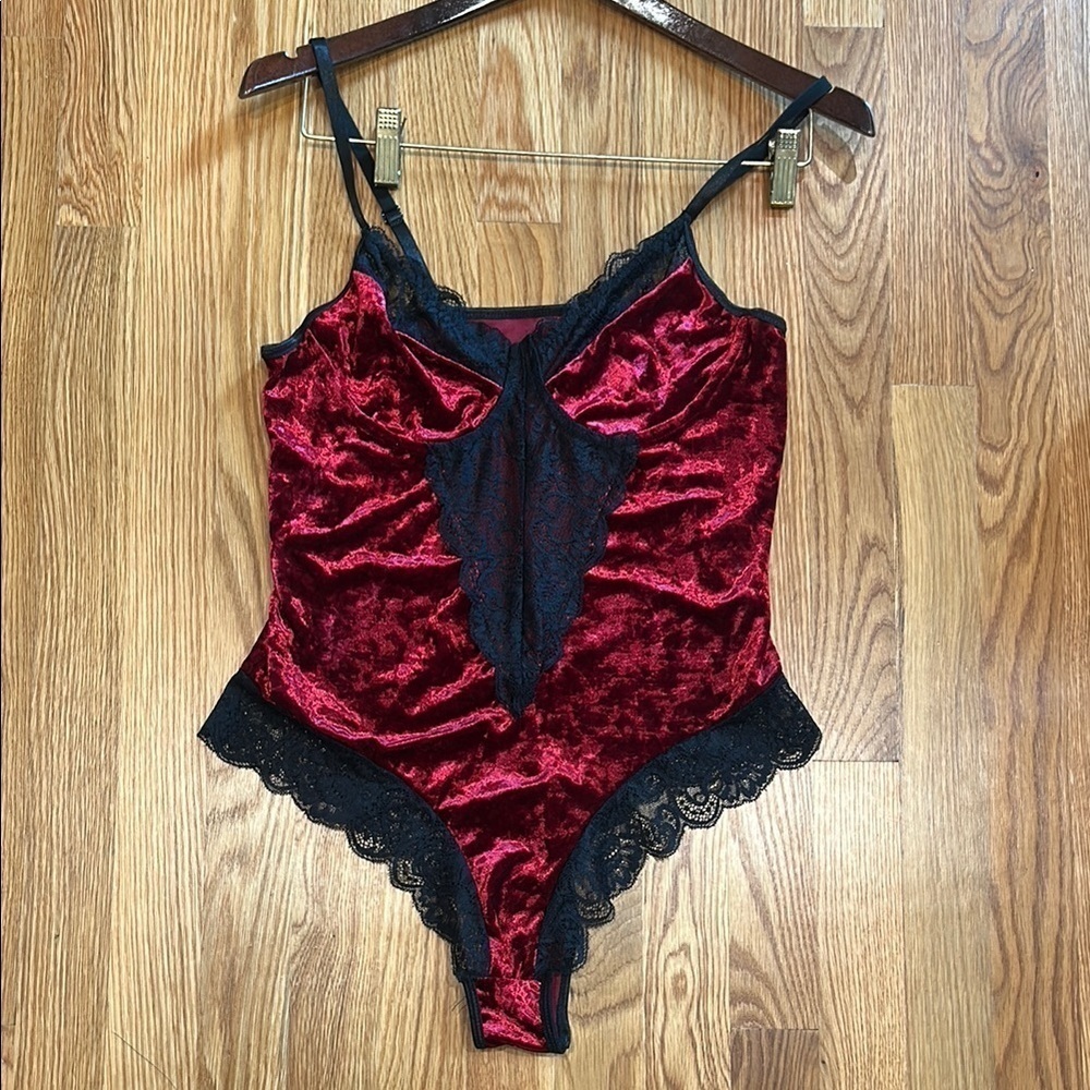 Vintage gothic vampire Red velvet and Black Lace Bodysuit snap closure large